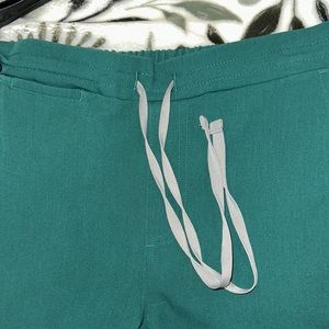 Figs Skinny Scrub Mid-Rise Bottoms